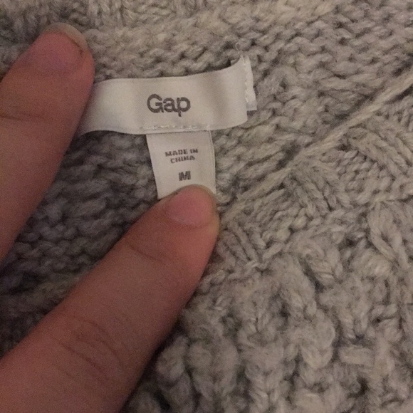 Gray Gap pullover size M - Picture 2 of 3